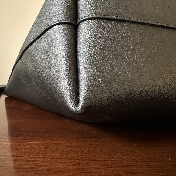 Saint Laurent Black Leather Tote with Gold YSL Charm - Picture 2 of 4